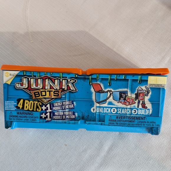 Hexbug Junk Bots dumpster construction kit age 3+ - Picture 2 of 11